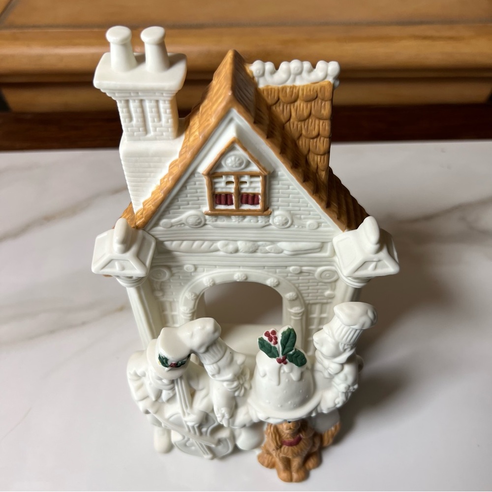 PARTYLITE VILLAGE BAKERY CAROLERS TEALIGHT CANDLE HOLDER